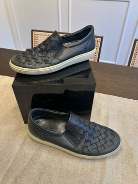 Women’s Ecco Black Woven Slip-On Sneakers size 6 37